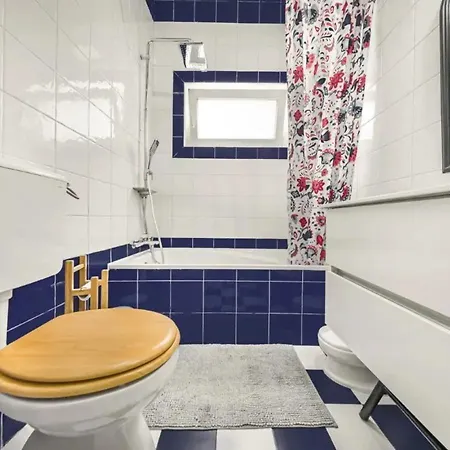 T2 Renovado Com Terraco Em Arroios