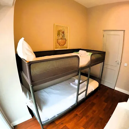 T2 Renovado Com Terraco Em Arroios Lisboa