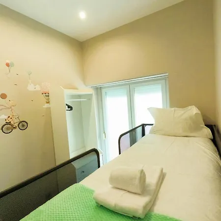 T2 Renovado Com Terraco Em Arroios Lisboa