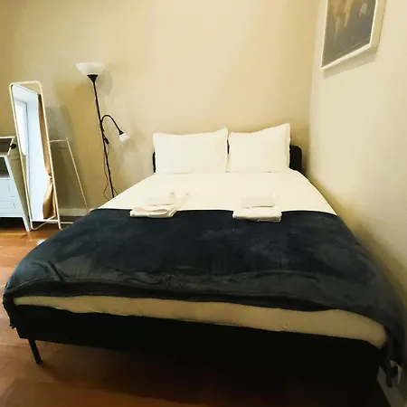 T2 Renovado Com Terraco Em Arroios *